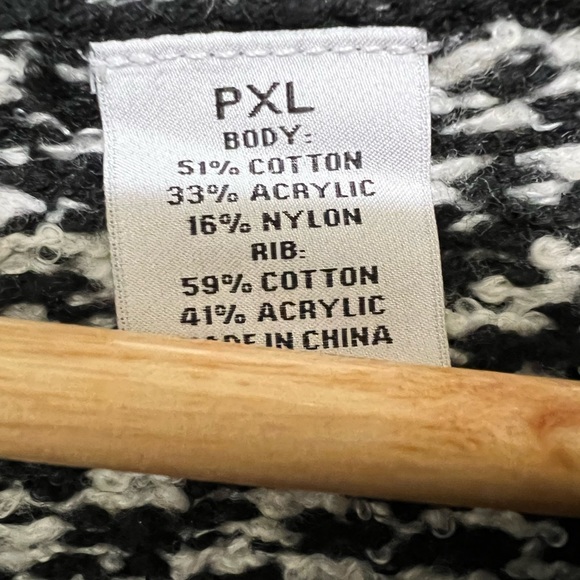 LIZ CLAIBORNE BLACK AND WHITE SWEATER SIZE PXL - Picture 7 of 11